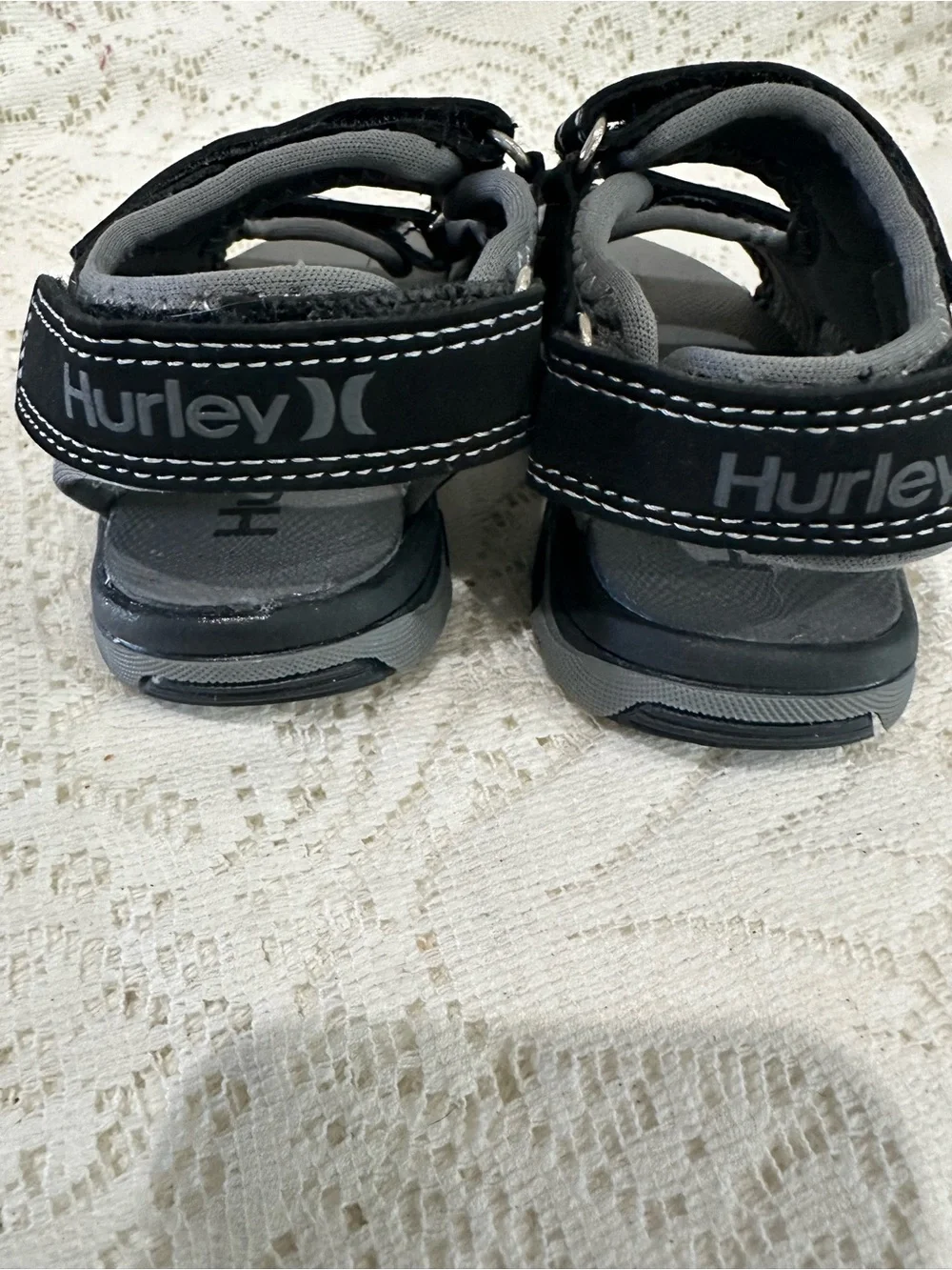 Hurley Kids' Black and Gray Adjustable Sandals size 7